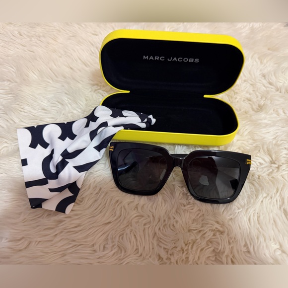 Marc Jacobs Accessories - Marc Jacobs Black Sunglasses with Yellow Case